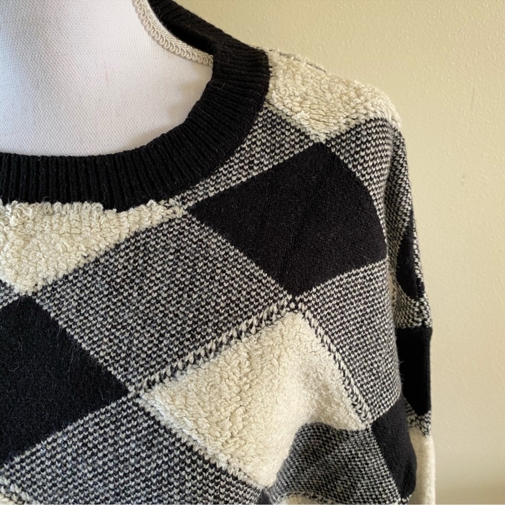 Revolve LOVERS + FRIENDS Arya boucle sweater - Picture 5 of 6